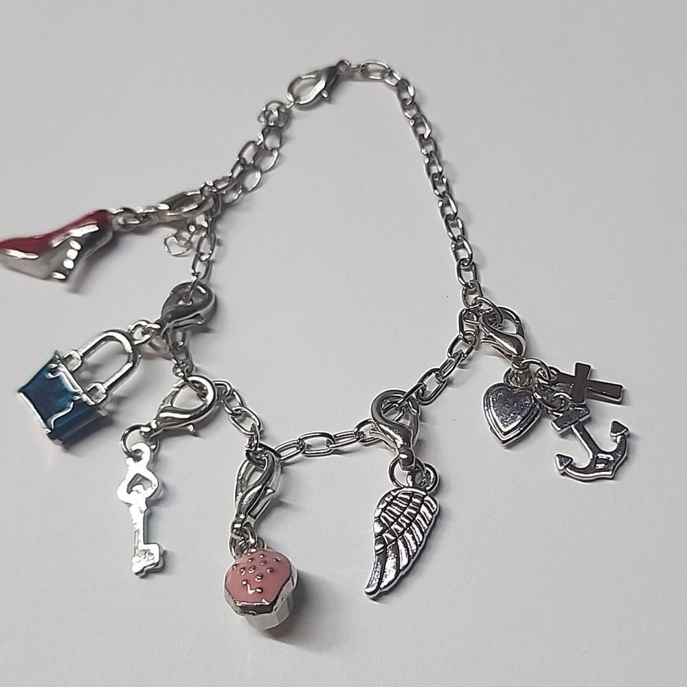 Womens Silver Tone Charm Bracelet Cupcake High Heel Purse Key Angel Wing Anchor - Picture 3 of 3